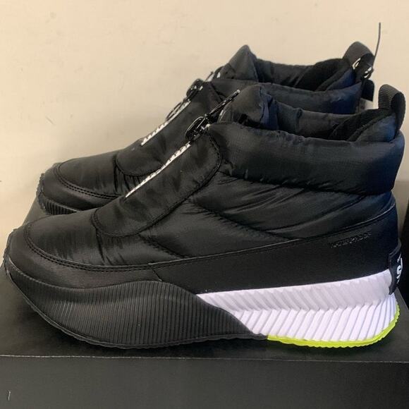 SOREL WOMEN'S SIZE 9 OUT N ABOUT III PUFFY ZIP BOOT, Black / White - Picture 3 of 10